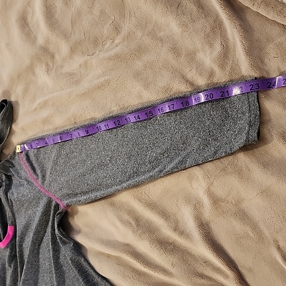 Workout long sleeve with hood - Picture 11 of 11